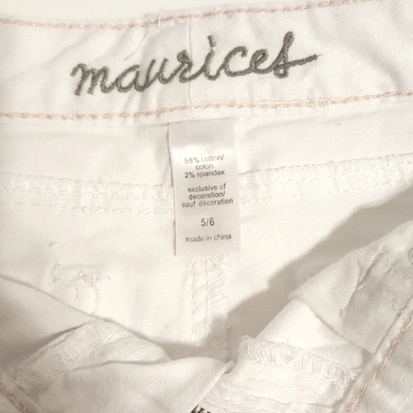 Maurice's White Destressed Short Sz 5/6 - Picture 5 of 5